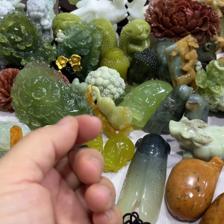 蛇纹石玉未镶嵌颈饰