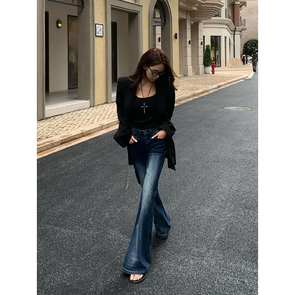 血色樱桃直筒微喇裤女新款不贴腿复古拖地牛仔裤通勤穿搭秋冬服装