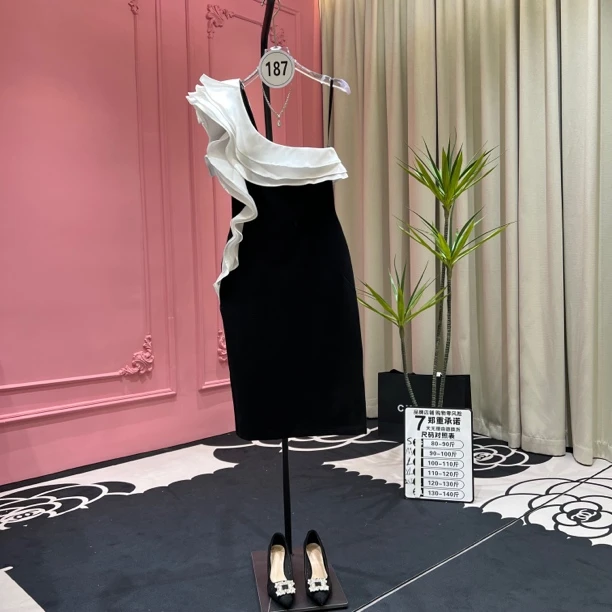 【甄菲】187号 3543名媛气质风轻奢时尚不对称抹黑白经典修身连衣裙