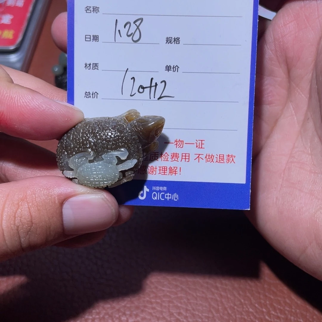 和田玉挂件未镶嵌张**度