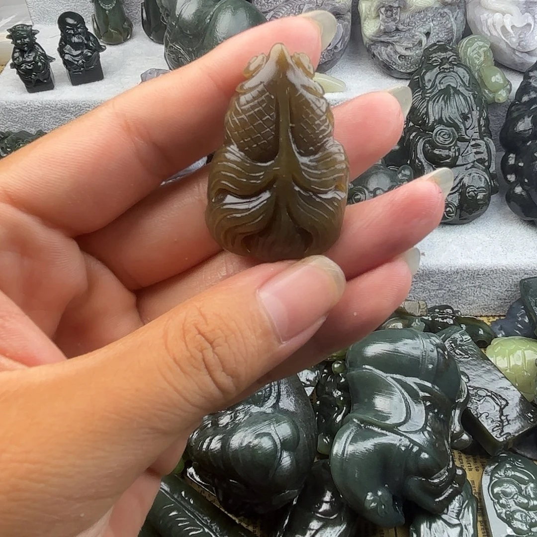 颈饰未镶嵌和田玉（糖玉）