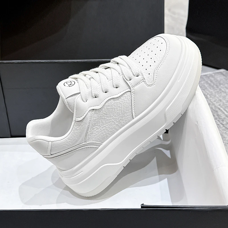 厚底增高小白鞋女2025春秋百搭黑白板鞋网红轻便防滑松糕休闲鞋子