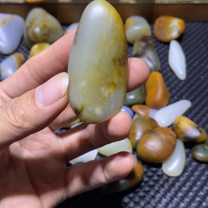 和田玉未镶嵌珠宝奇石