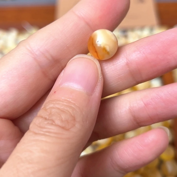 蜜蜡未镶嵌裸石10.2mm一个