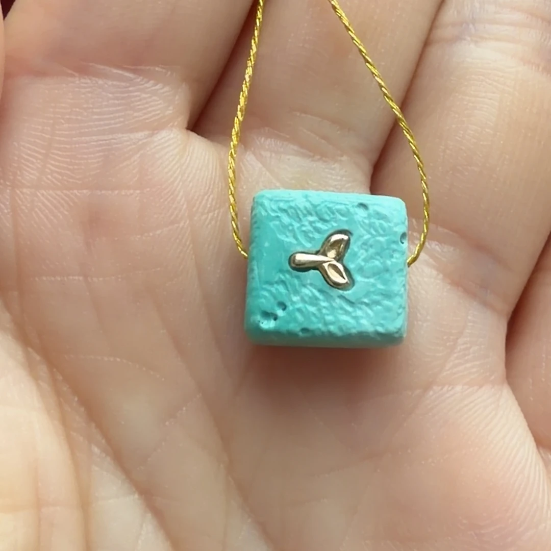 绿松石未镶嵌颈饰