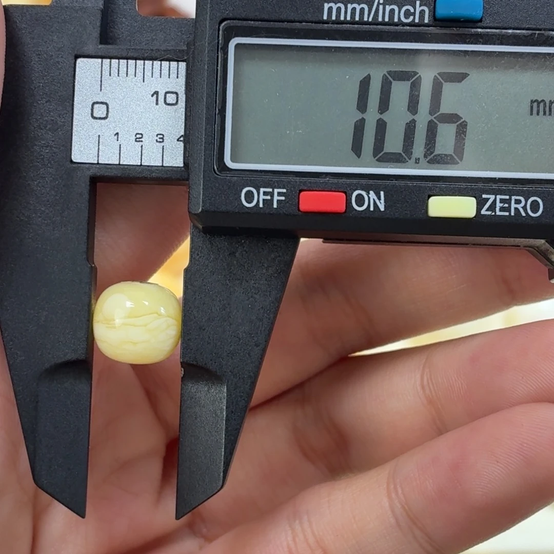 琥珀未镶嵌珠宝奇石焦皮浓蜡意境老型10.6mm
