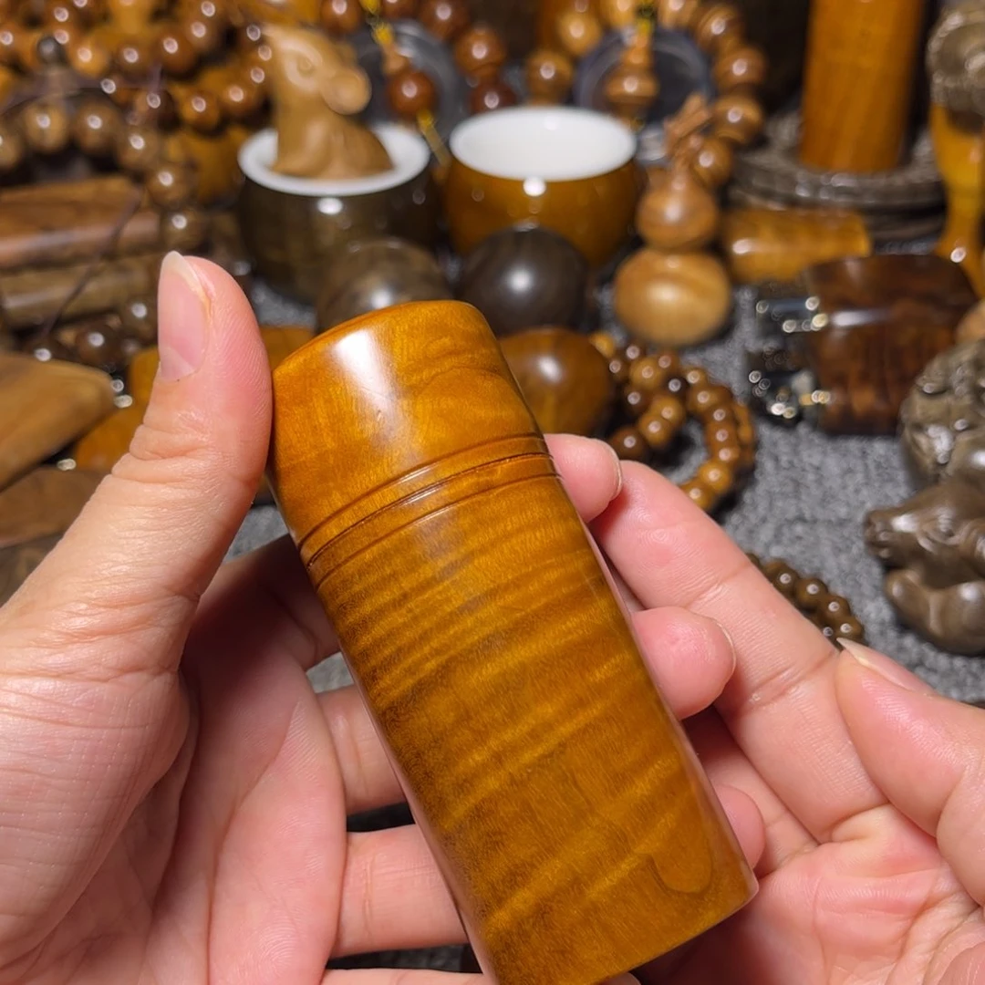 金丝楠满花纹牙签罐