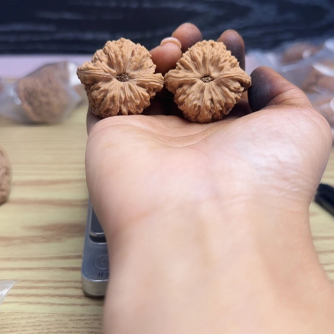 的***嗯吊坠桃核核桃核桃