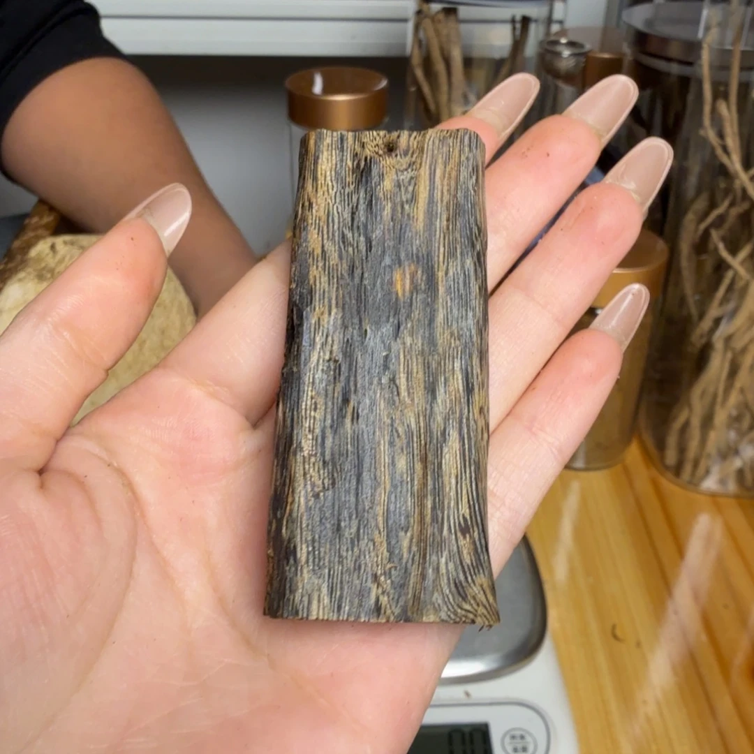 沉香绿奇虫漏13克