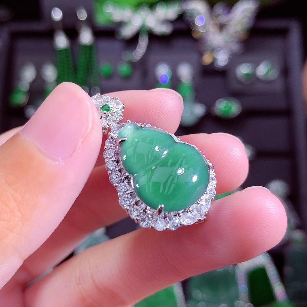 颈饰未镶嵌翡翠天然