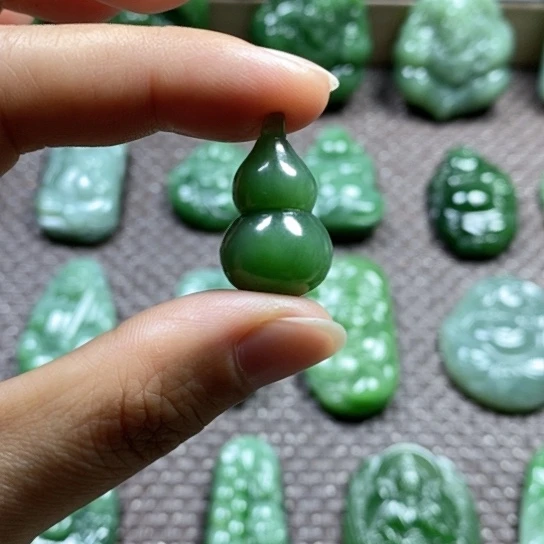 【闪购商品】颈饰未镶嵌和田玉