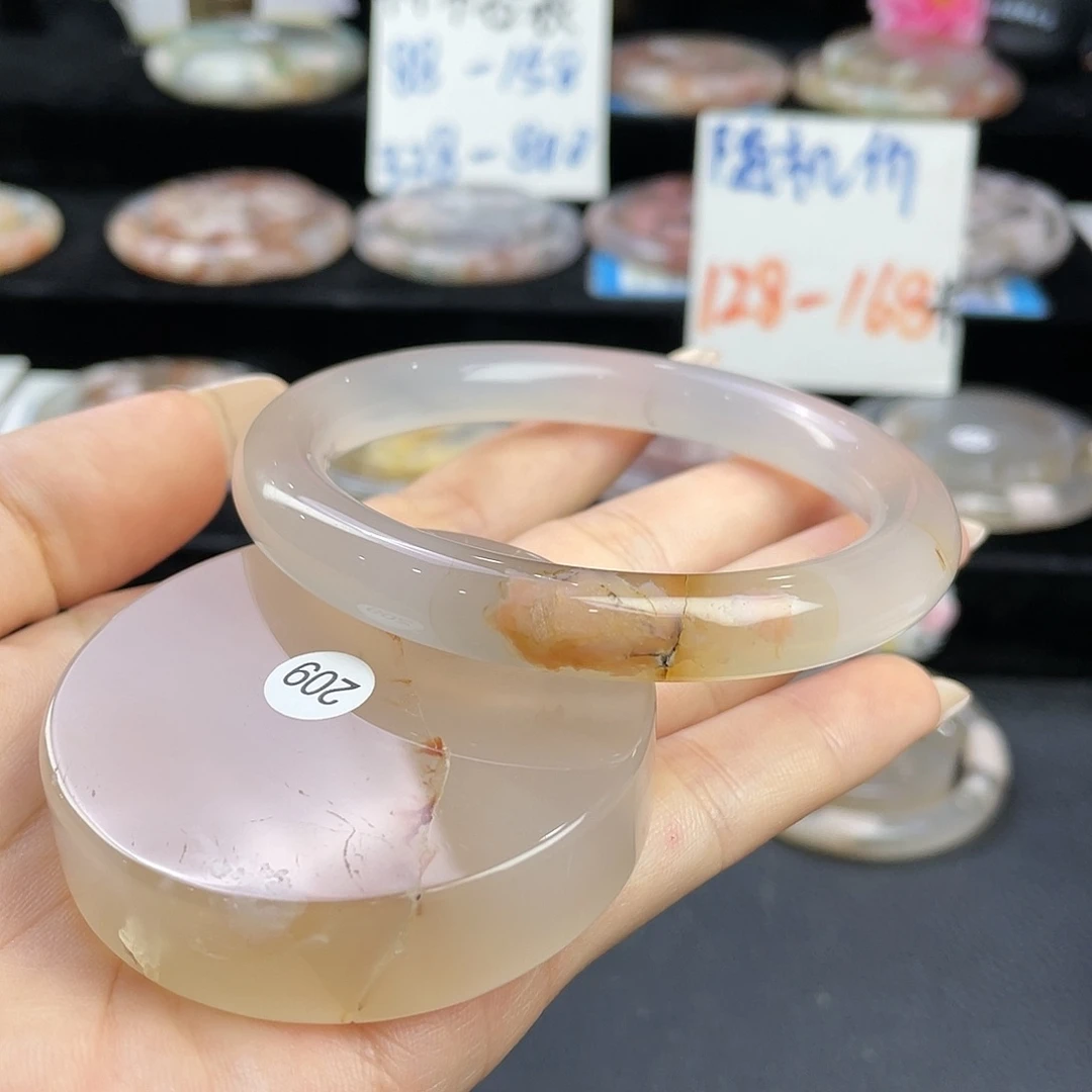 石英质玉手镯未镶嵌倔****女60/209
