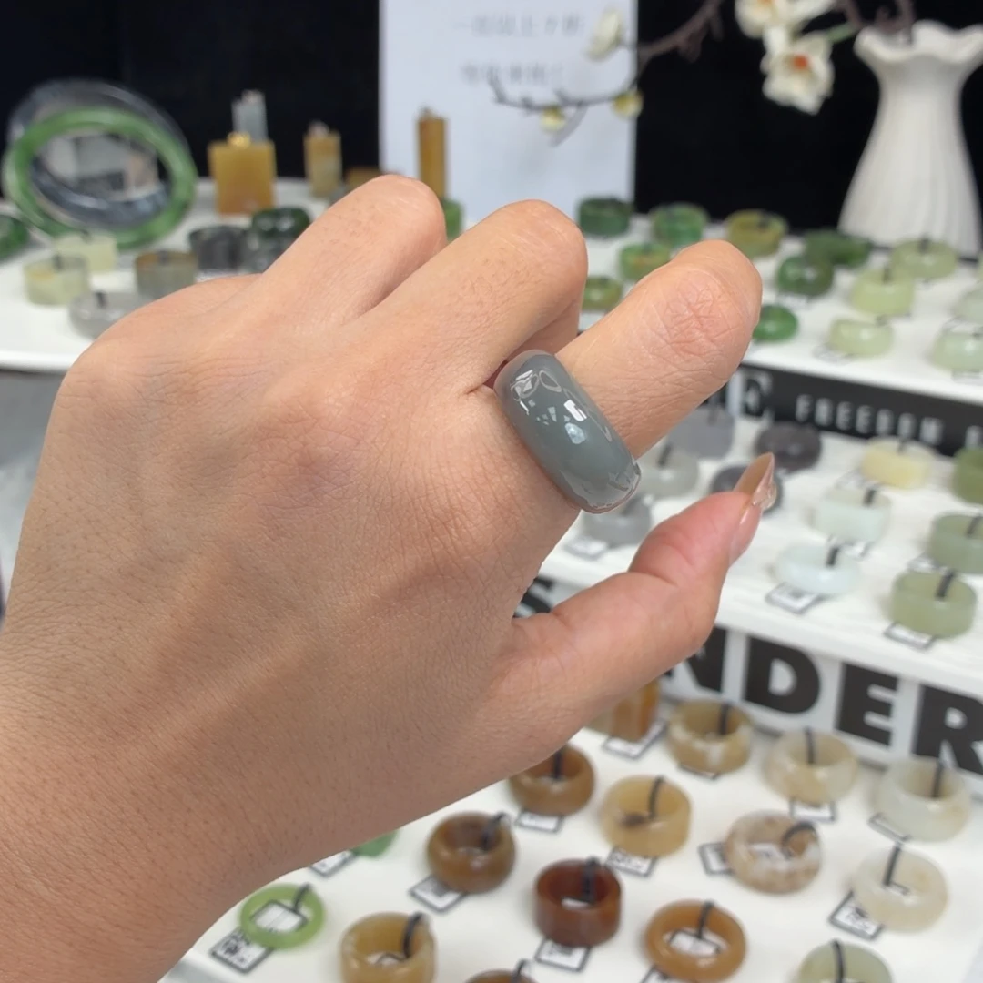 和田玉（糖玉）未镶嵌戒指Q132烟灰馒头18.2不退换