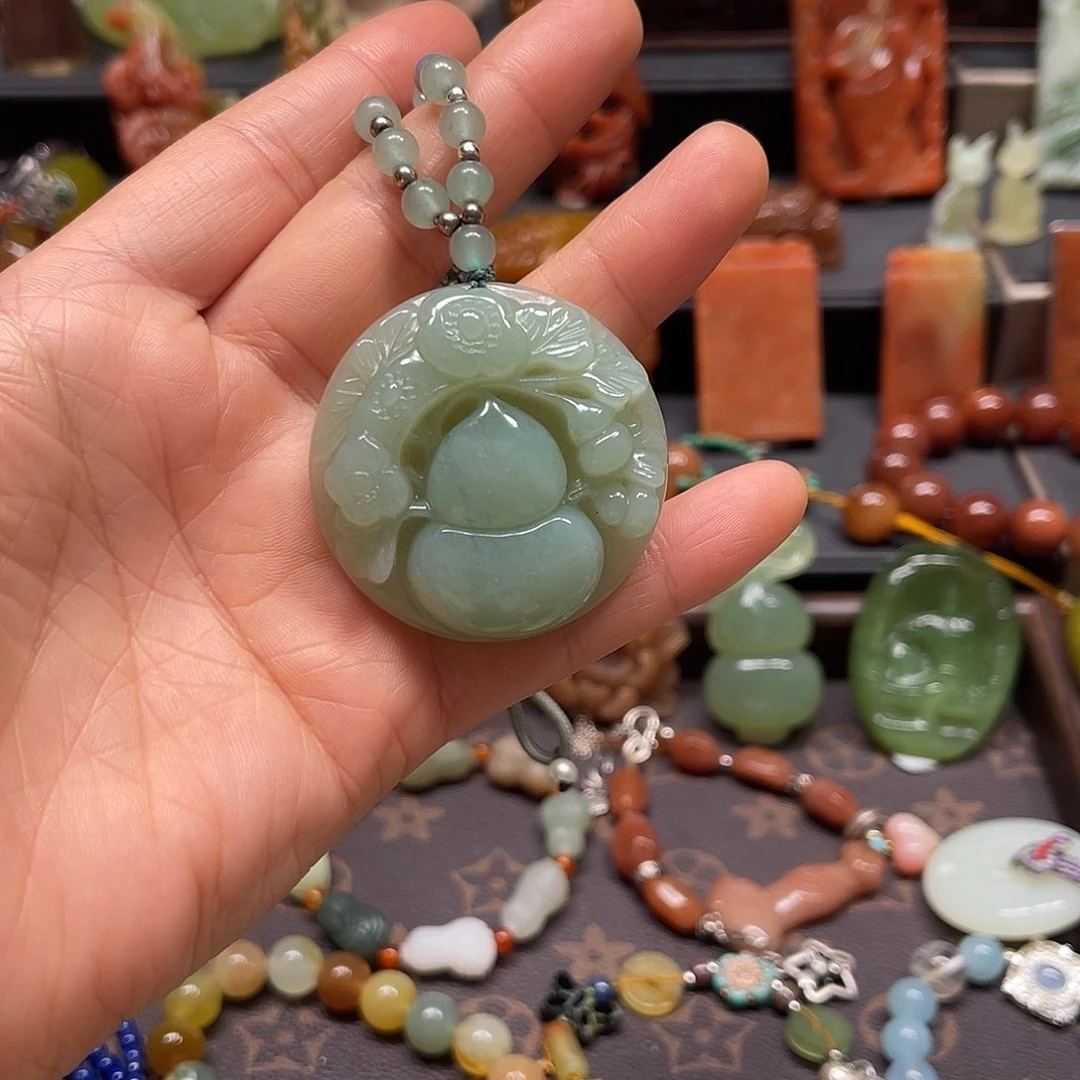 未镶嵌岫玉吊坠，