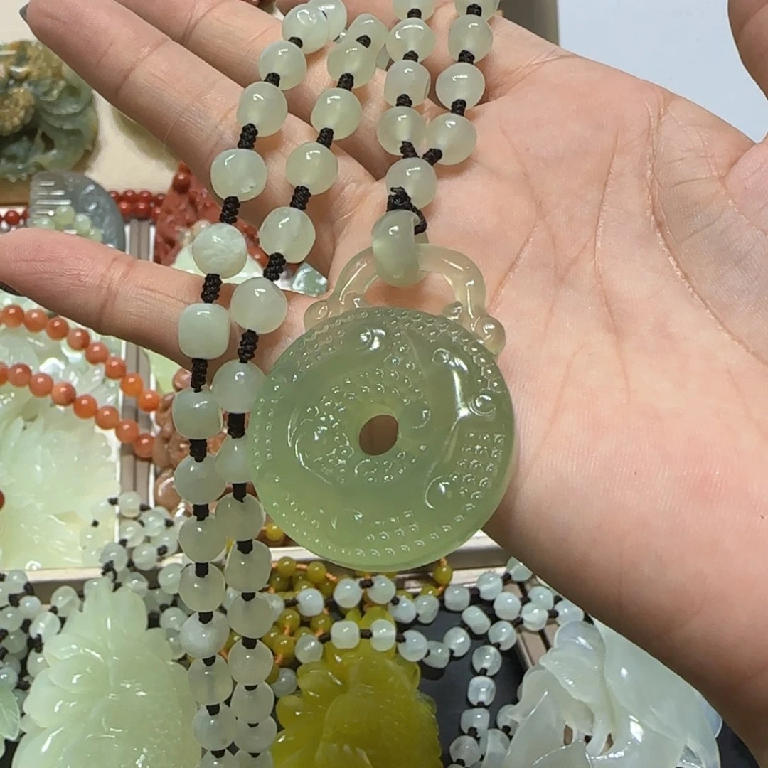 未镶嵌蛇纹石玉吊坠