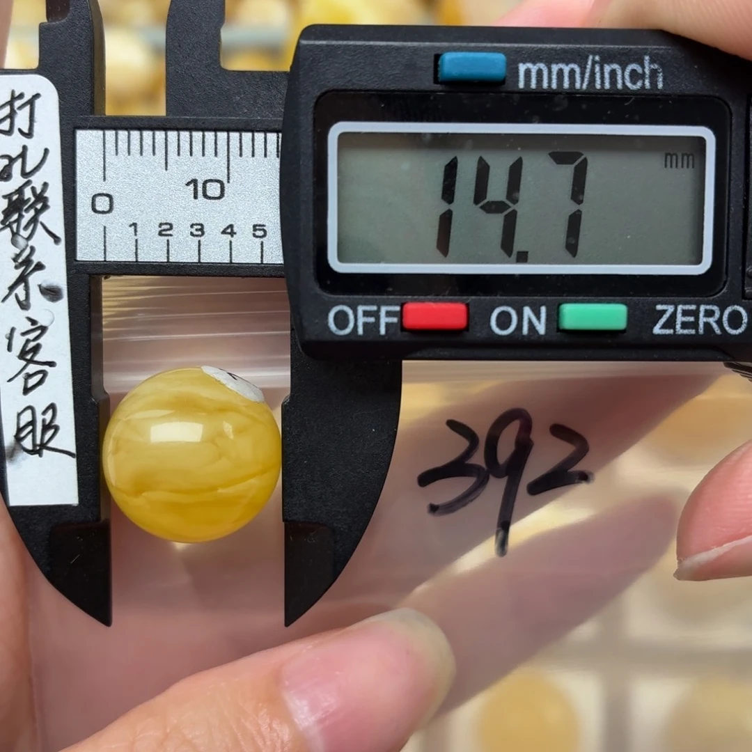 云***轻未镶嵌蜜蜡裸石蜜蜡