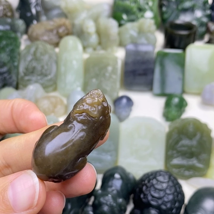 和田玉未镶嵌颈饰