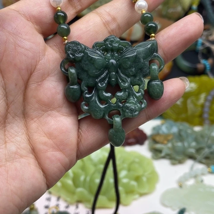 蛇纹石玉未镶嵌颈饰