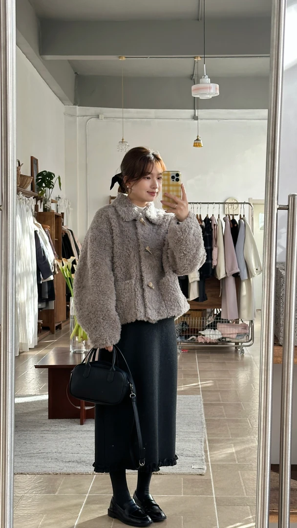 11.29《白茶》秋冬季新款韩系减龄牛角扣全羊毛保暖毛绒短款外套