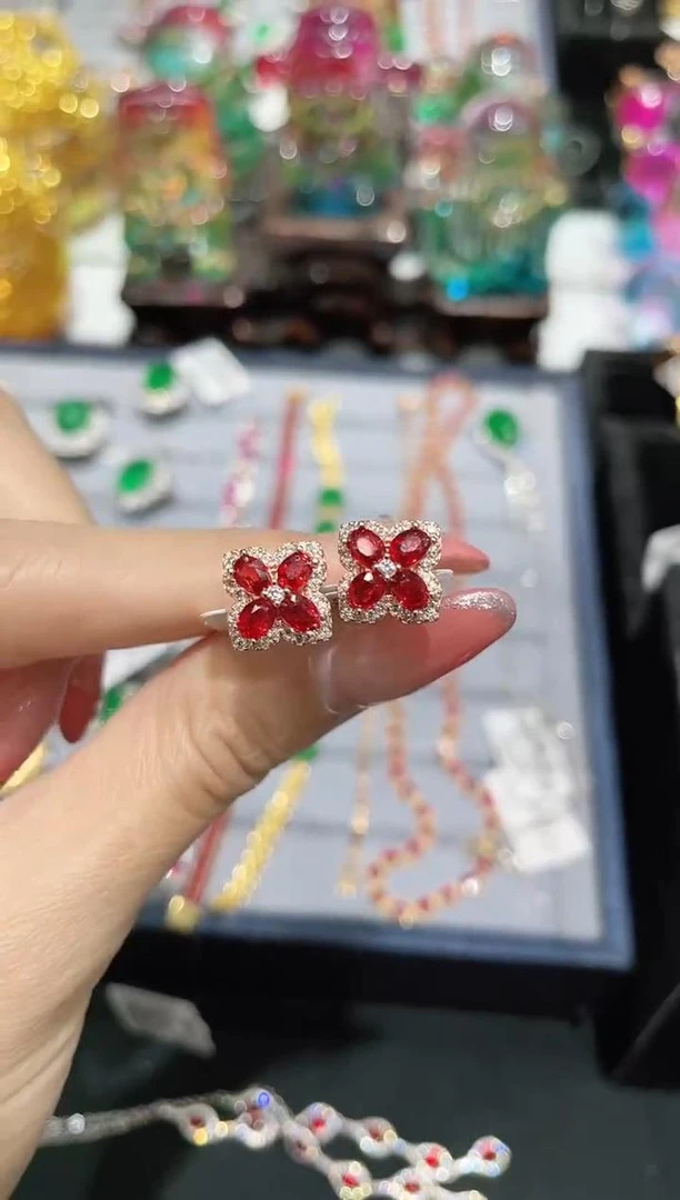 S925银镶嵌彩色蓝宝石耳饰