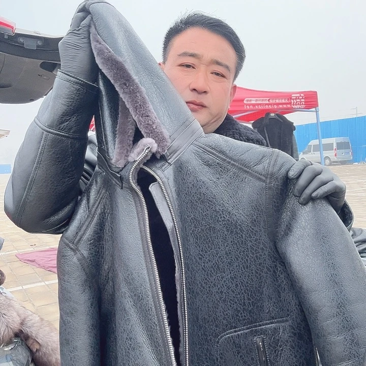 58码黑灰色戴帽皮毛一体