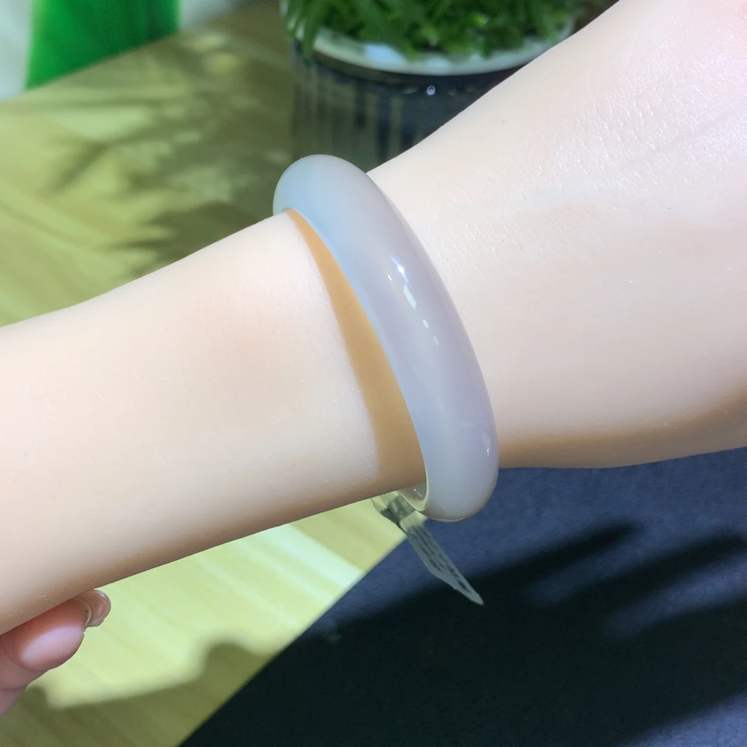玛瑙/玉髓未镶嵌手镯白冰