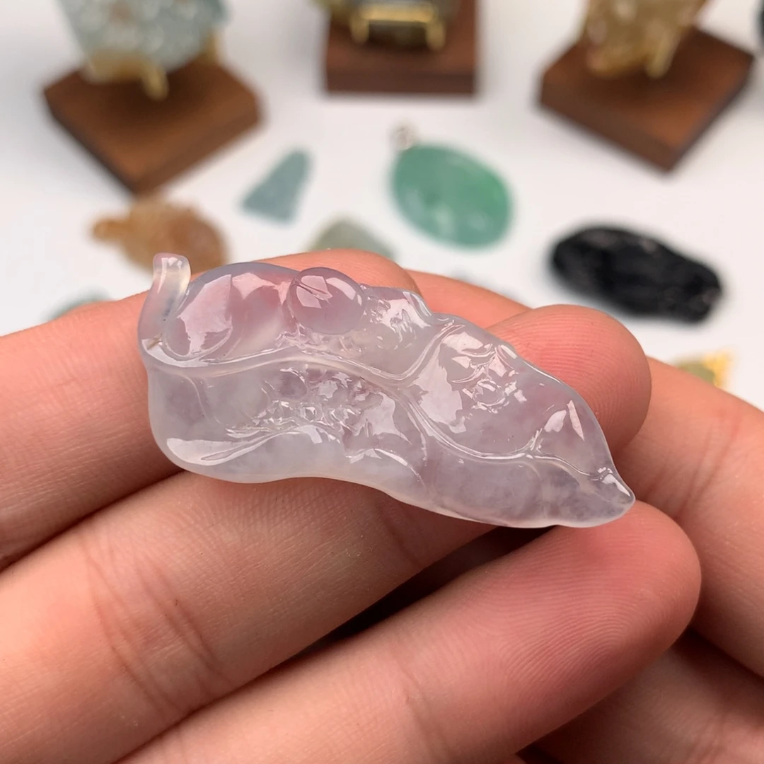 翡翠未镶嵌颈饰随型