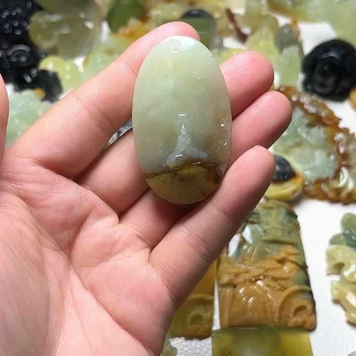 未镶嵌蛇纹石玉颈饰