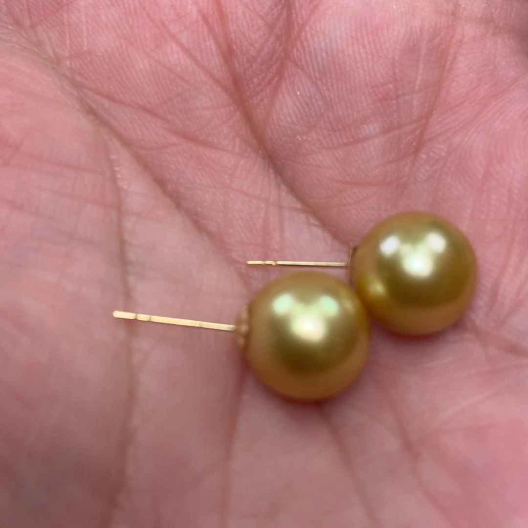 18K金镶嵌海水珍珠耳饰