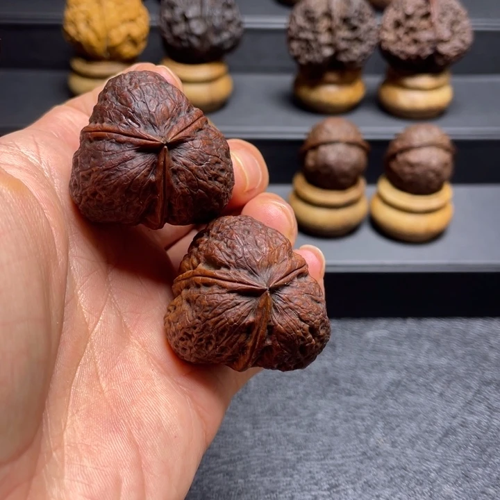 文玩核桃吊坠F糖三角38