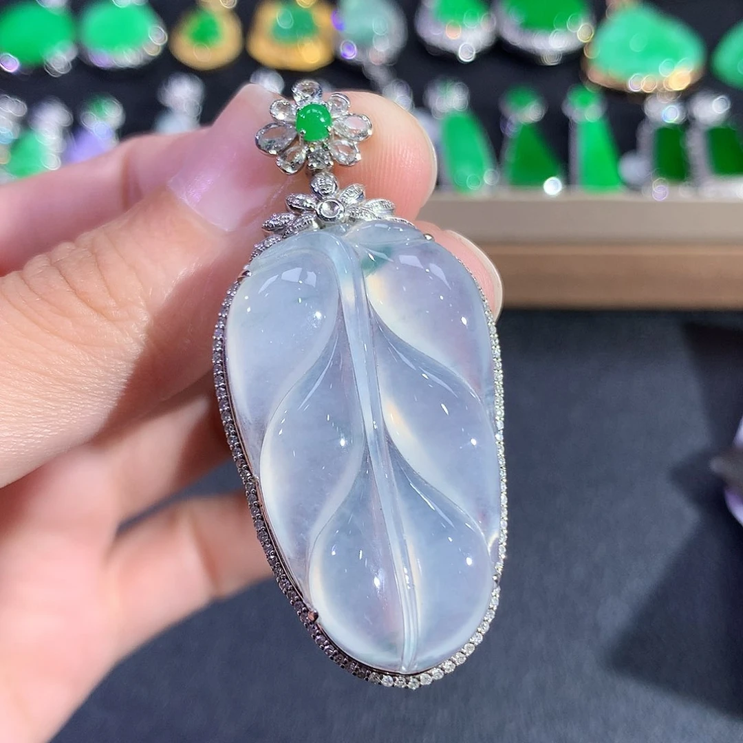 翡翠18K金镶嵌吊坠(赠链)