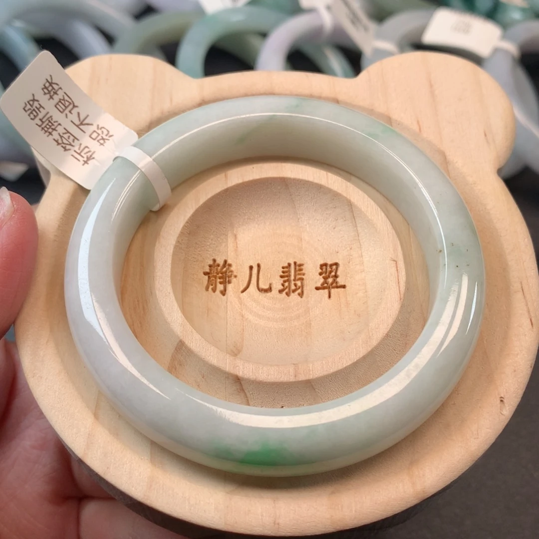 翡翠手镯未镶嵌55圈口
