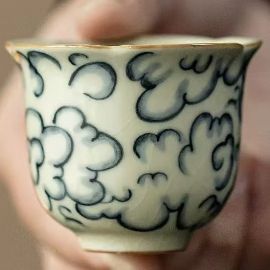 祥云开片花口杯