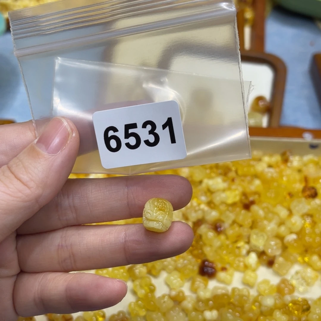 琥珀珠宝奇石未镶嵌