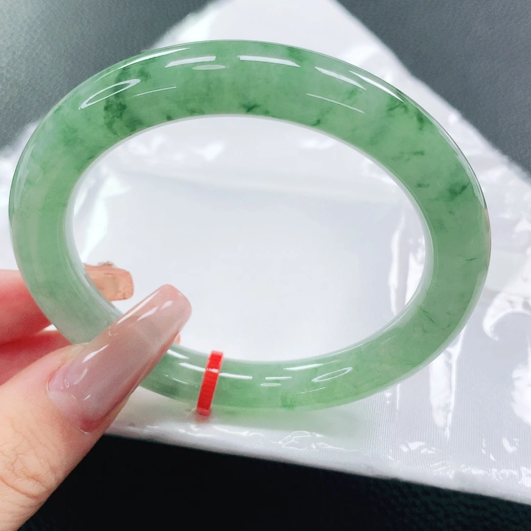 翡翠手镯未镶嵌55圈