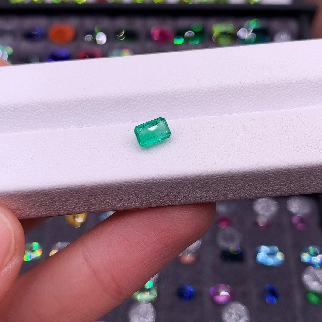 祖母绿裸石未镶嵌