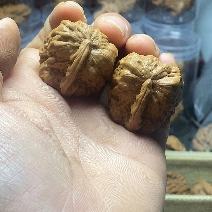 吊坠桃核蛤蟆头一根筋