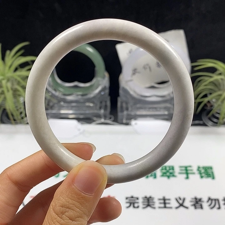 未镶嵌手镯翡翠36号。58圈