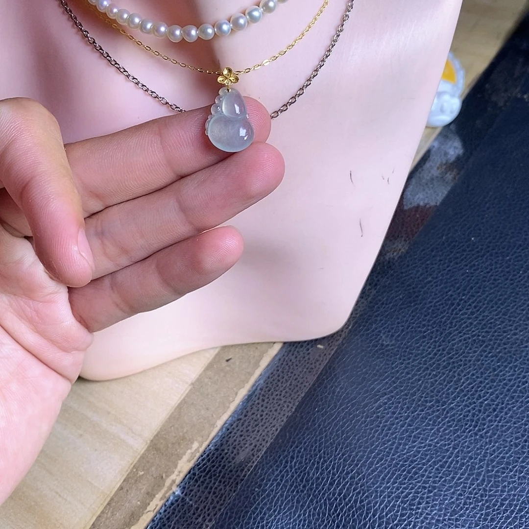 颈饰18K金镶嵌翡翠