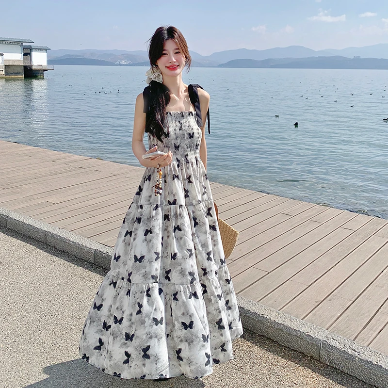 度假风蝴蝶印花高级感连衣裙女夏季新款温柔复古吊带收腰气质长裙