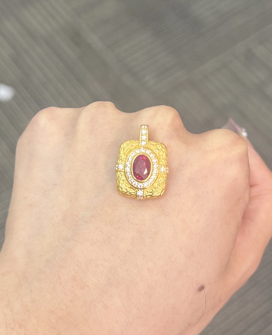 足金999  复古红色点钻方牌吊坠（f165）