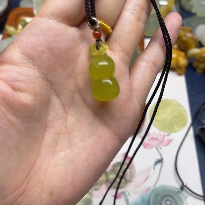 未镶嵌蛇纹石玉颈饰
