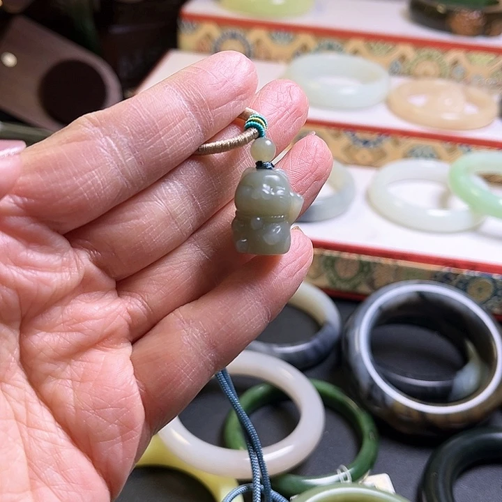 和田玉颈饰未镶嵌幸***星新疆且末蓝招财猫