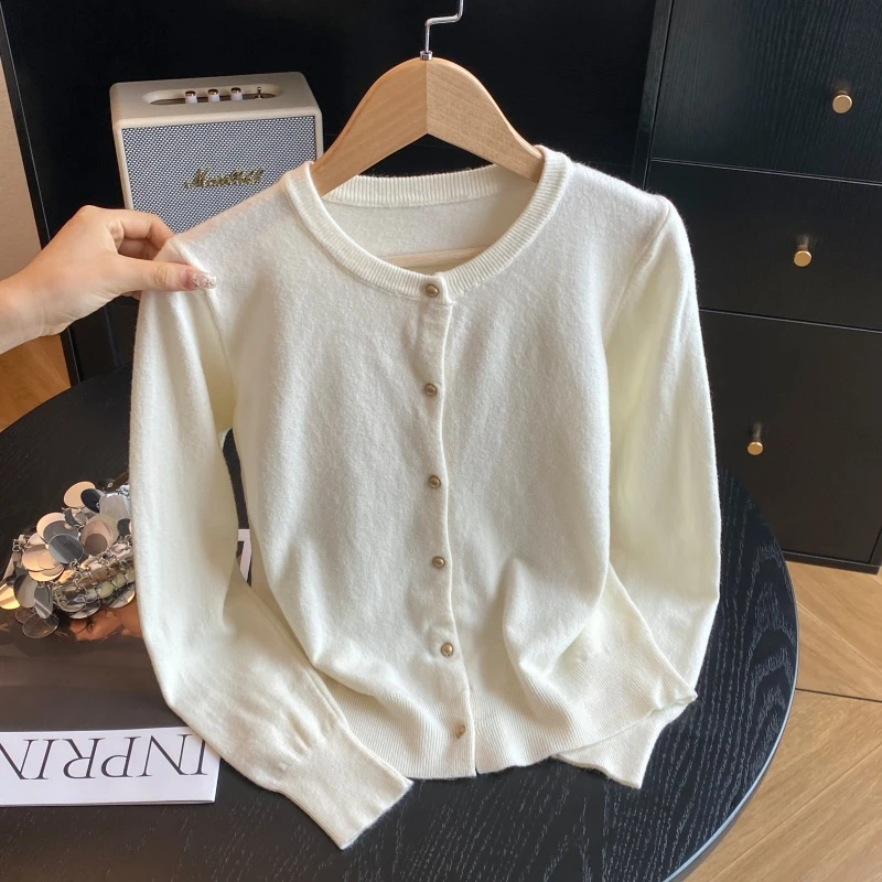 秋季新款金扣毛衣针织衫羊圆领毛开衫时尚穿搭出勤百搭休闲毛衣女