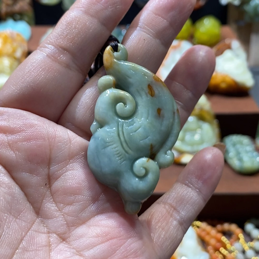 蛇纹石玉颈饰未镶嵌