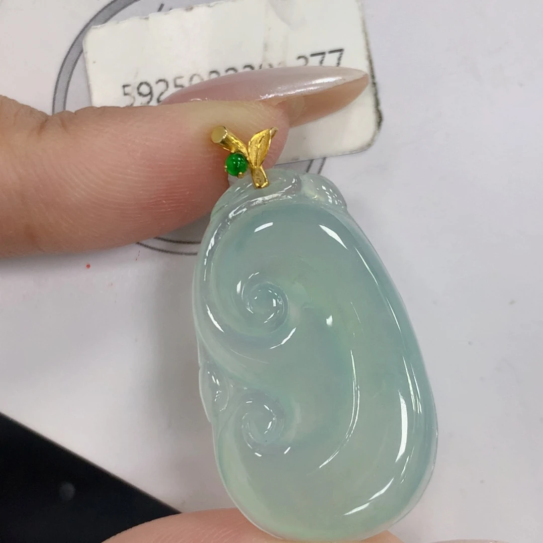颈饰18K金镶嵌翡翠