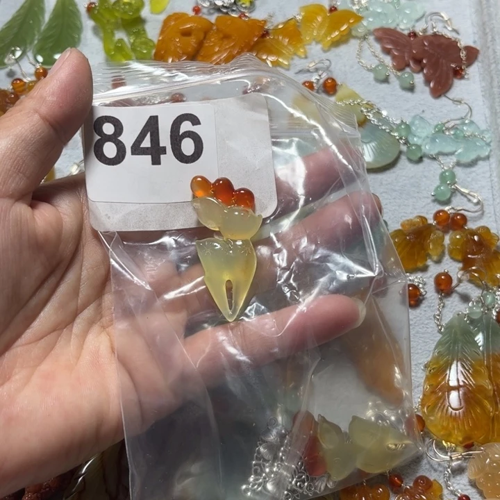 清****蛇纹石玉合金吊坠