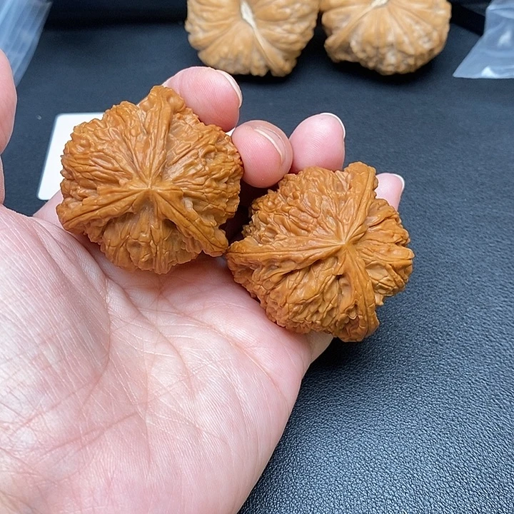一***久把件文玩核桃白奔