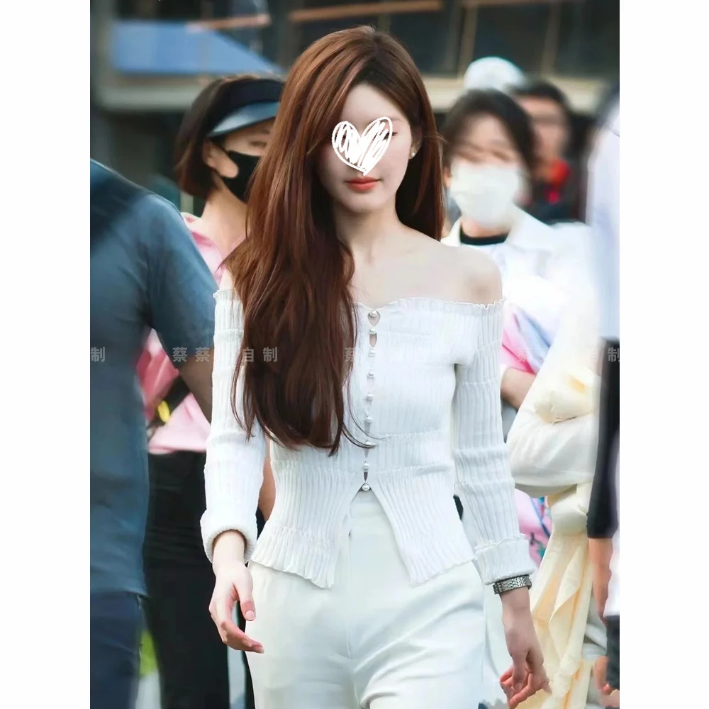 露思同款「许我耀眼」一字领极简风露肩珍珠扣纯欲针织上衣女60008#