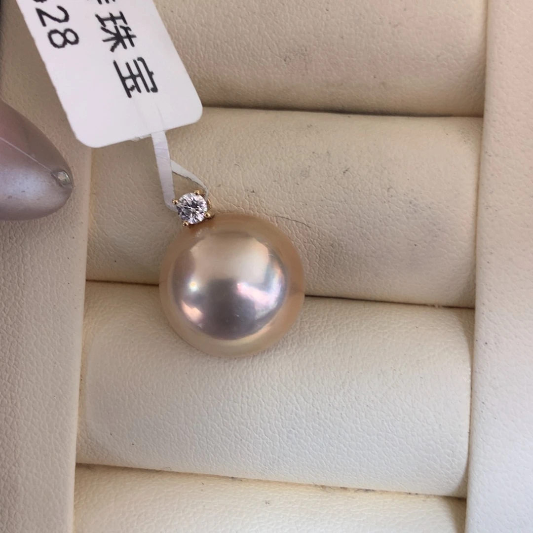 18K金镶嵌颈饰拼合珍珠（马贝珠）